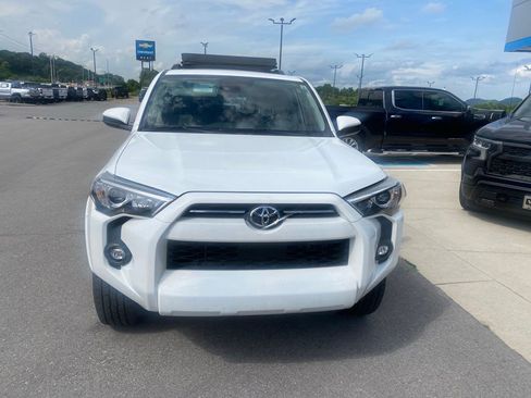 Used 2023 Toyota 4Runner SR5 AWD/4WD image 4