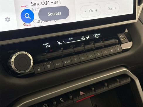 Certified 2025 Toyota Sequoia Platinum image 27