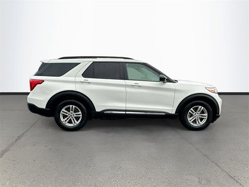 Used 2020 Ford Explorer XLT w/ Equipment Group 202A image 8