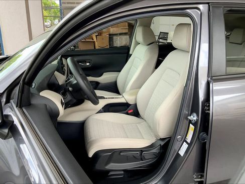 Used 2025 Honda HR-V LX image 8