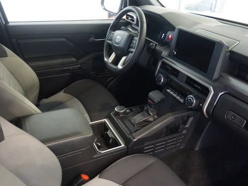 Used 2025 Toyota Tacoma TRD Sport AWD/4WD image 25