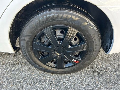 Used 2003 Toyota Camry LE image 9