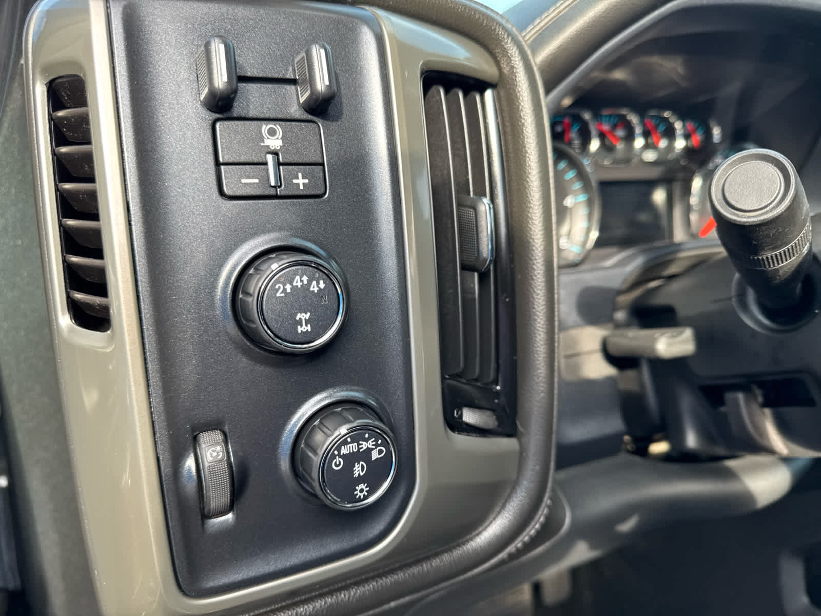 Used 2017 Chevrolet Silverado 2500 High Country w/ Duramax Plus Package AWD/4WD image 20