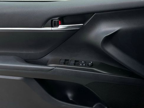 Used 2024 Toyota Camry SE image 19