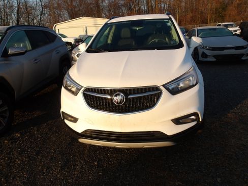 Used 2018 Buick Encore Preferred image 1