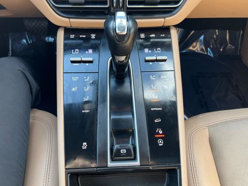 Used 2022 Porsche Macan AWD/4WD image 23