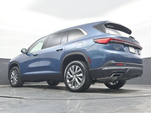 Used 2025 Buick Enclave Preferred FWD image 28