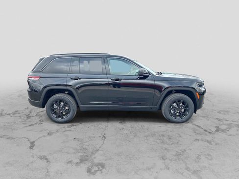 New 2026 Jeep Grand Cherokee Altitude AWD/4WD image 9