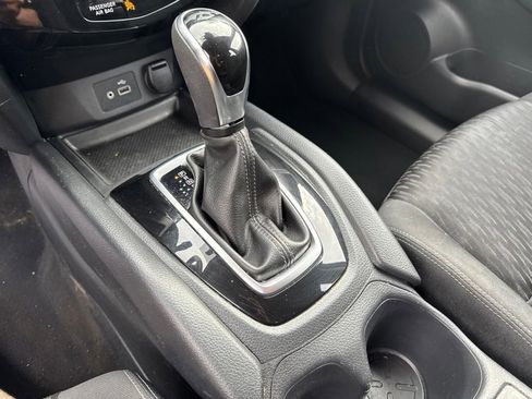 Used 2020 Nissan Rogue S FWD image 7