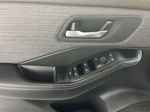 Used 2023 Nissan Rogue SV AWD/4WD image 13