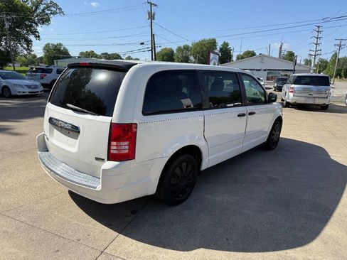 Used 2008 Chrysler Town & Country LX FWD image 4