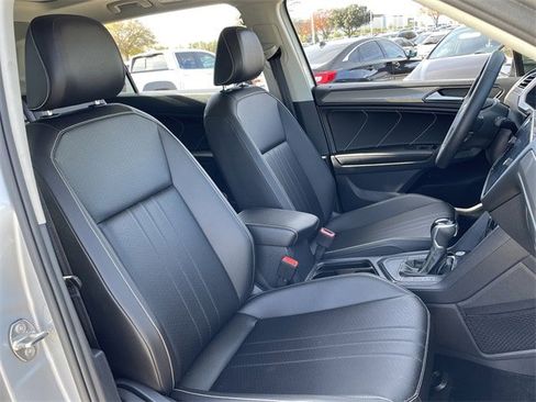 Used 2022 Volkswagen Tiguan SE image 27