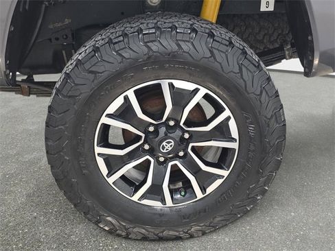 Used 2022 Toyota Tacoma TRD Sport image 32