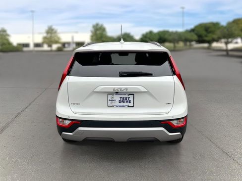 Certified 2024 Kia Niro EX image 5