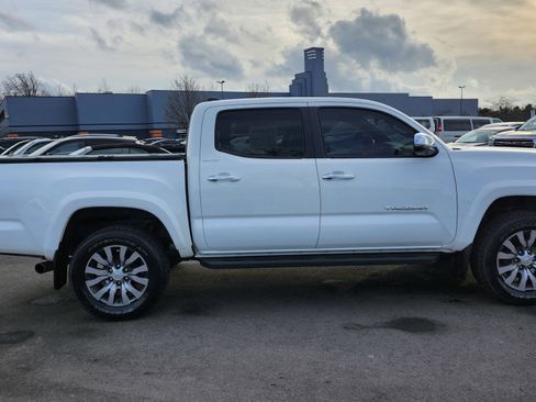 Used 2020 Toyota Tacoma Limited image 21