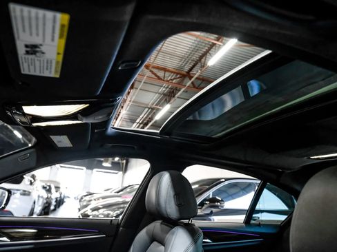 Used 2019 BMW 530i RWD image 4