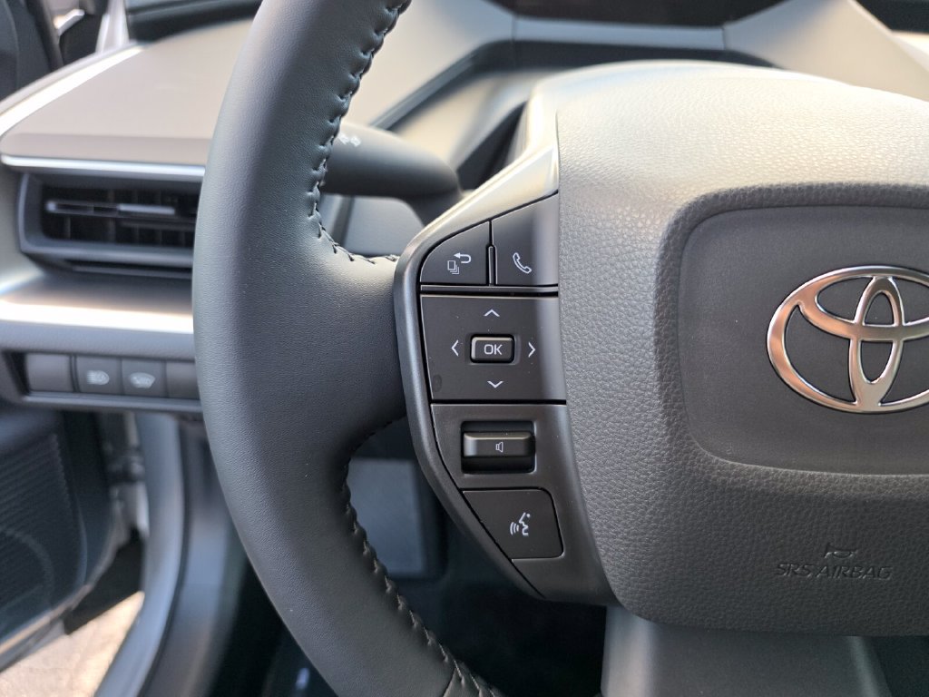 New 2027 Toyota Prius LE FWD image 29