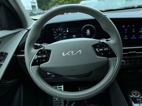 Used 2023 Kia Niro Wave w/ Wave Preserve Package FWD image 24