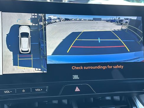 Used 2024 Toyota Venza Limited image 18