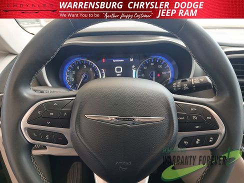 Used 2022 Chrysler Pacifica Touring-L FWD image 21