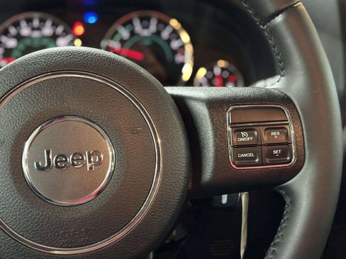 Used 2016 Jeep Wrangler Unlimited Sahara AWD/4WD image 28