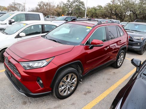 Used 2019 Toyota RAV4 Limited image 3