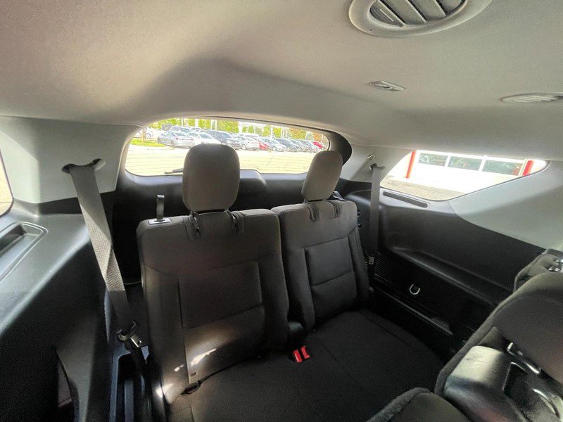 Used 2023 Ford Explorer XLT AWD/4WD image 14