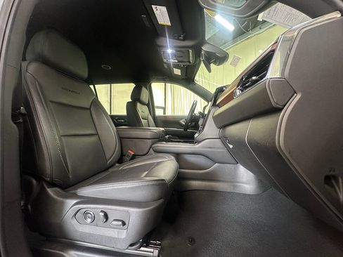 Used 2025 GMC Yukon XL Denali AWD/4WD image 24