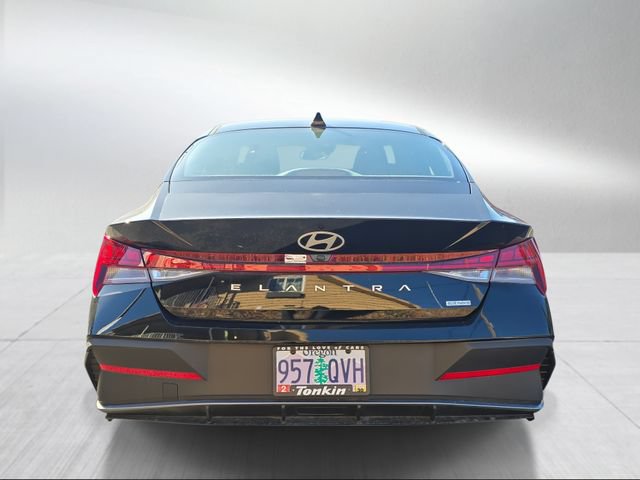 Certified 2025 Hyundai Elantra Hybrid FWD image 4