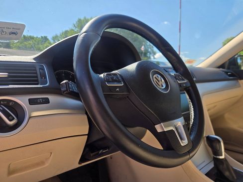 Used 2013 Volkswagen Passat 2.5 SE FWD image 19