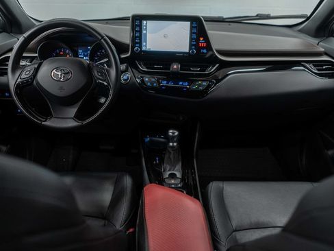 Used 2019 Toyota C-HR Limited FWD image 10