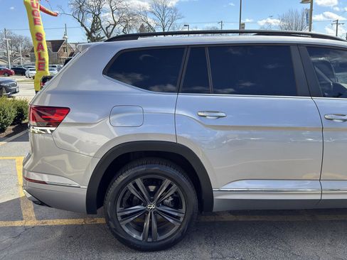 Used 2021 Volkswagen Atlas SE w/ Panoramic Sunroof Package image 9