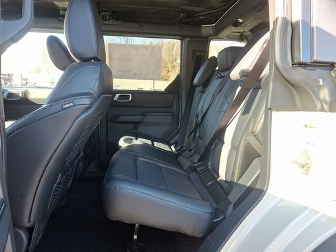 New 2025 Ford Bronco Badlands w/ Sasquatch Package AWD/4WD image 5