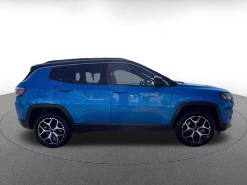 Used 2025 Jeep Compass Limited AWD/4WD image 16