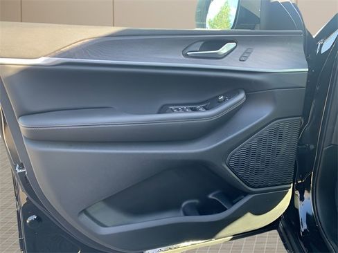 New 2025 Jeep Grand Cherokee L Limited w/ Luxury Tech Group II image 16