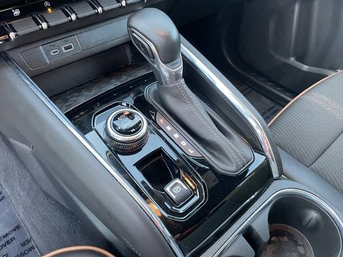 Used 2023 GMC Canyon AT4 w/ Technology Package image 18