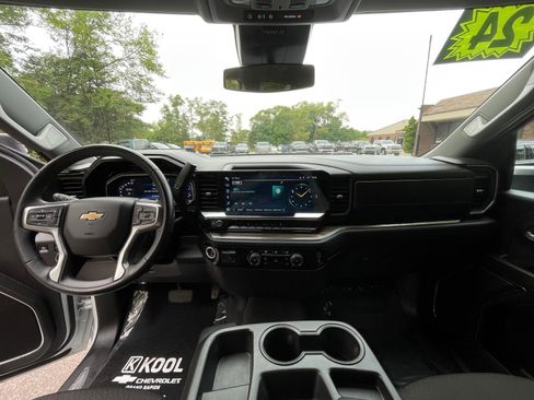 Used 2024 Chevrolet Silverado 3500 LT image 13