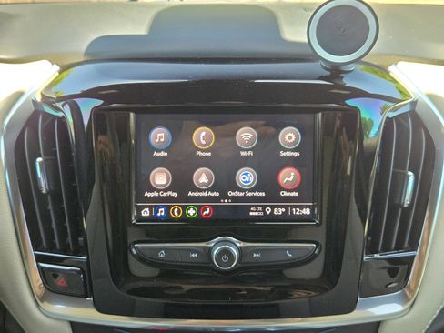 Used 2022 Chevrolet Traverse LS FWD image 17