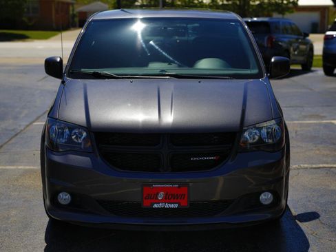 Used 2015 Dodge Grand Caravan SXT w/ Blacktop Package FWD image 2