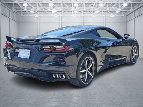 Used 2022 Chevrolet Corvette Stingray Coupe w/ Z51 Performance Package RWD image 5