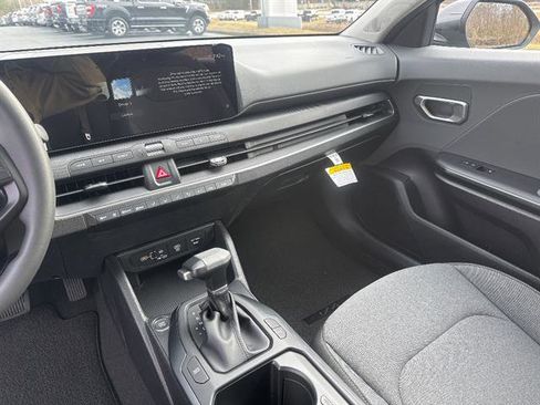 New 2025 Kia K4 LXS image 15