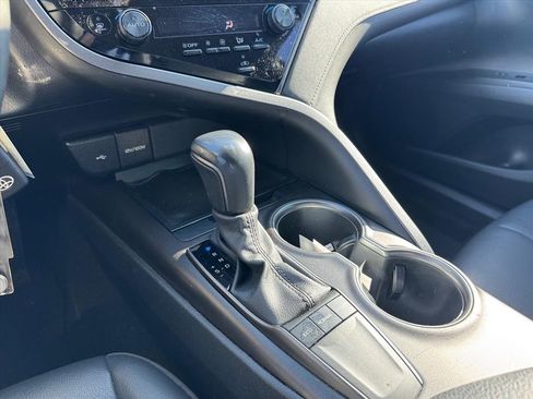 Used 2023 Toyota Camry SE image 19