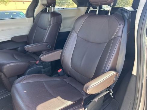 Used 2023 Toyota Sienna Platinum image 14