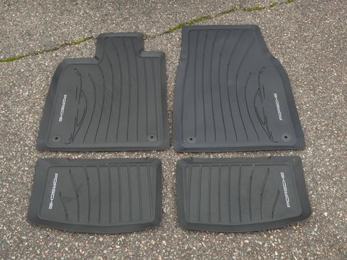 Used 2025 Porsche Taycan 4S image 45