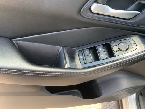 Used 2024 Nissan Rogue SV AWD/4WD image 14