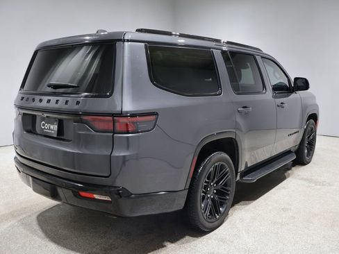 Used 2023 Jeep Wagoneer Series II image 2