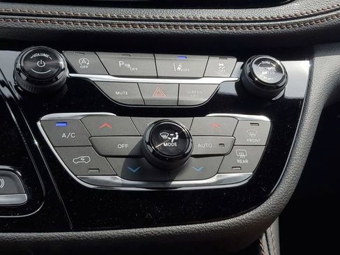 New 2026 Chrysler Pacifica Pinnacle image 28