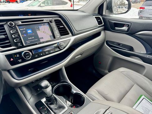 Used 2018 Toyota Highlander Limited image 39