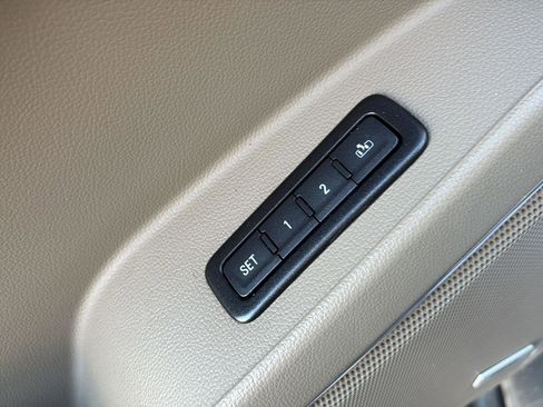 Used 2018 Chevrolet Suburban LT w/ Luxury Package image 14