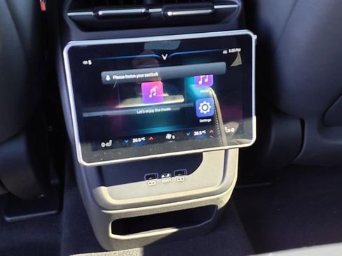 New 2024 VinFast VF 9 Plus image 18